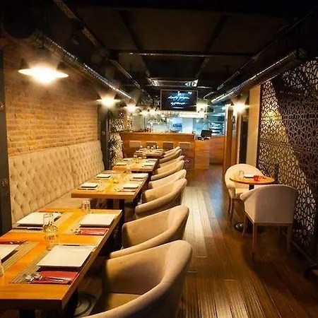 Istanburg Efes 호텔 2*