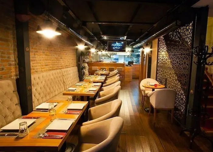 Istanburg Efes מלון 2*