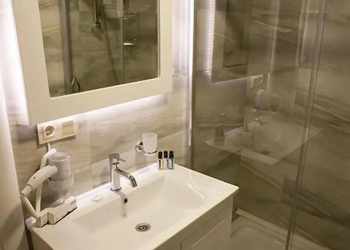 Istanburg Efes מלון 2*